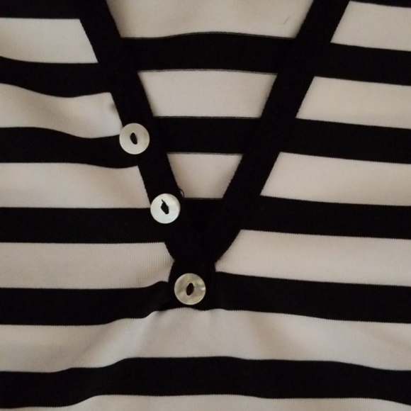 Y2K Black/White Stripe Cropped Top with Hood - Picture 6 of 10